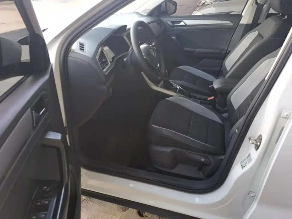 Volkswagen T-Roc — миниатюра 16