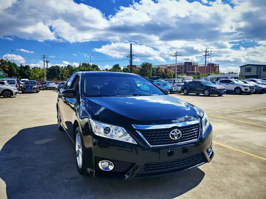 Toyota Camry — миниатюра 3