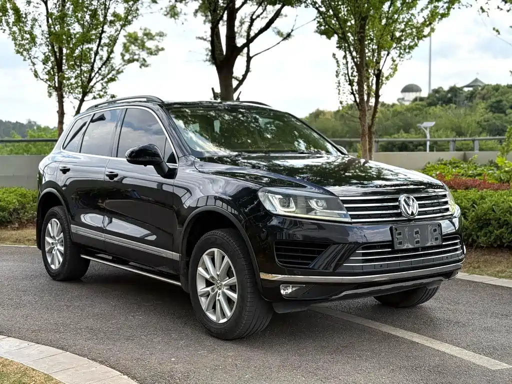 VOLKSWAGEN TOUAREG