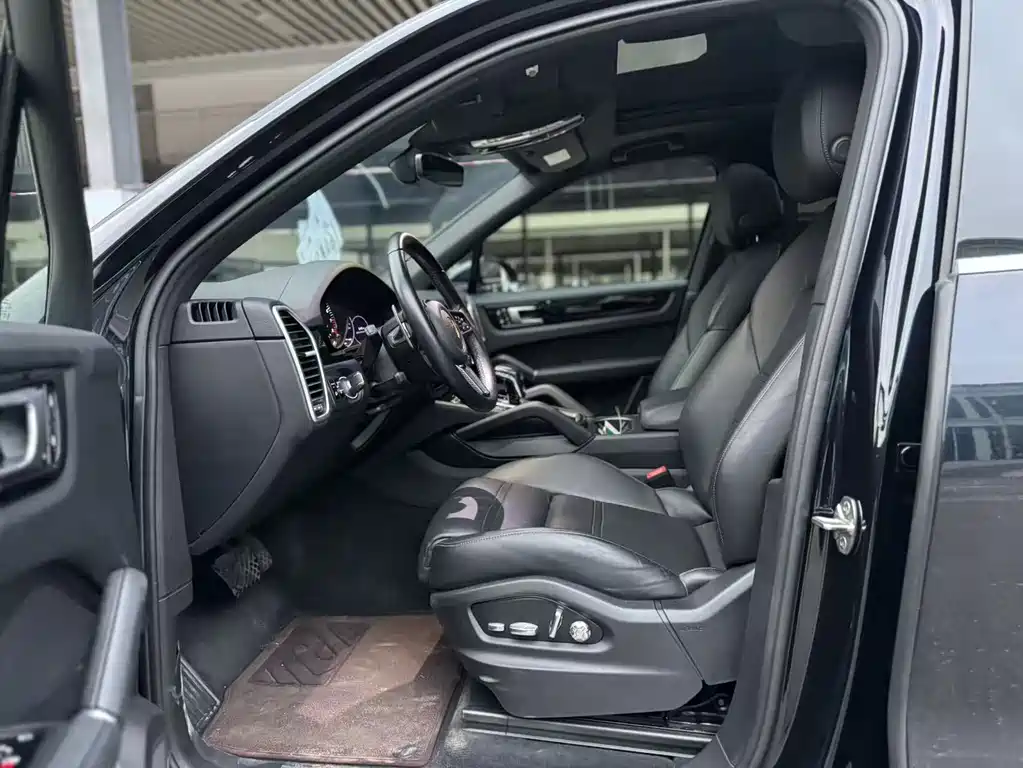 Porsche Cayenne Hybrid — миниатюра 7