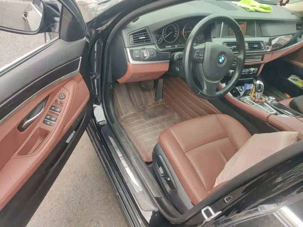 BMW 5 Series — миниатюра 12