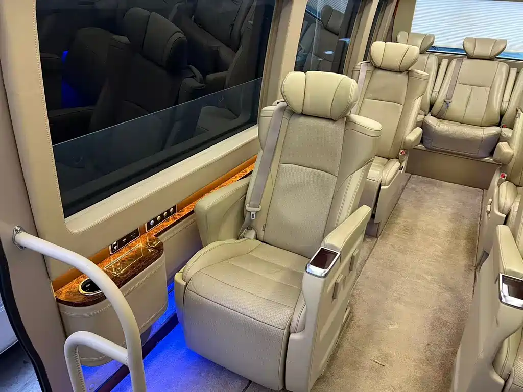Toyota Coaster — миниатюра 10
