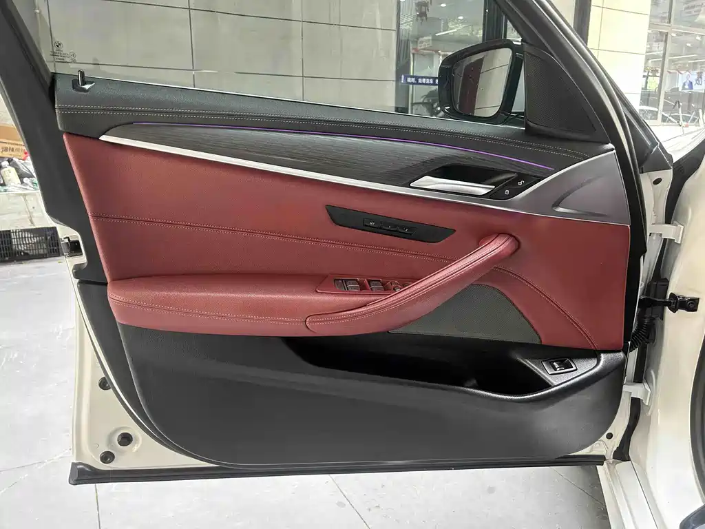 BMW 5 Series (Import) — миниатюра 12