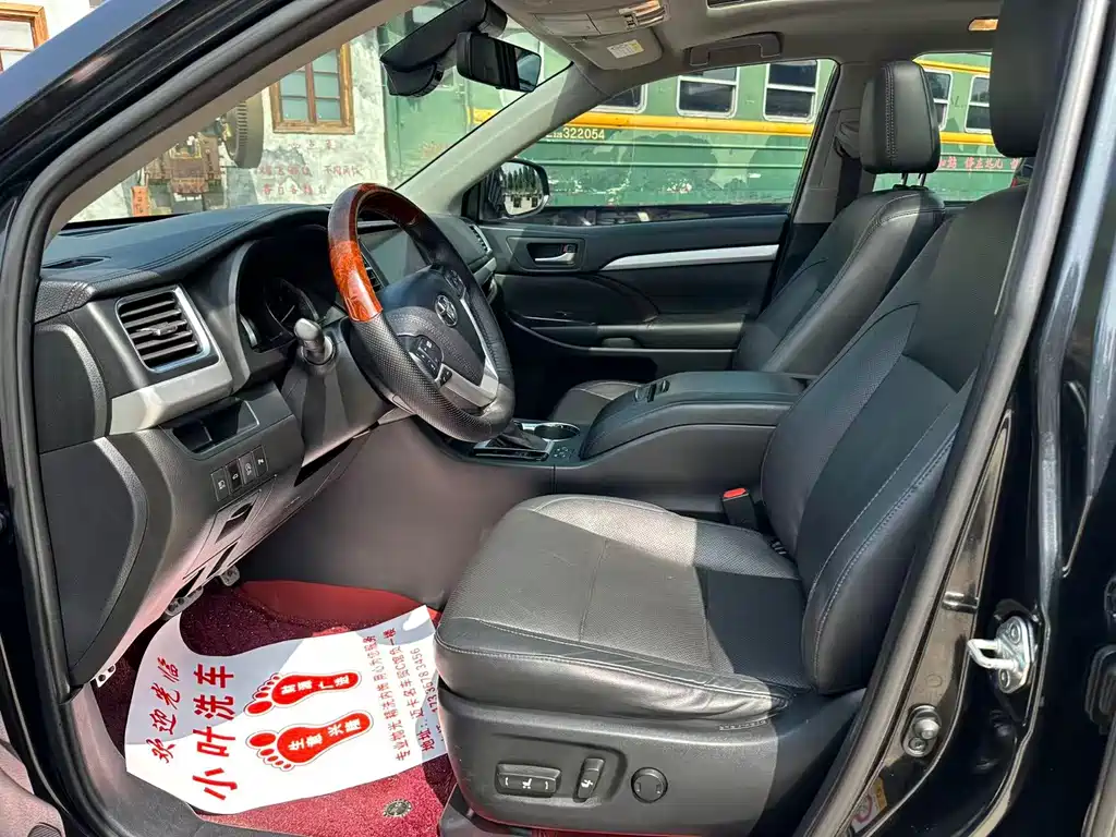 Toyota Highlander 2021 2.0T Luxury 7 мест