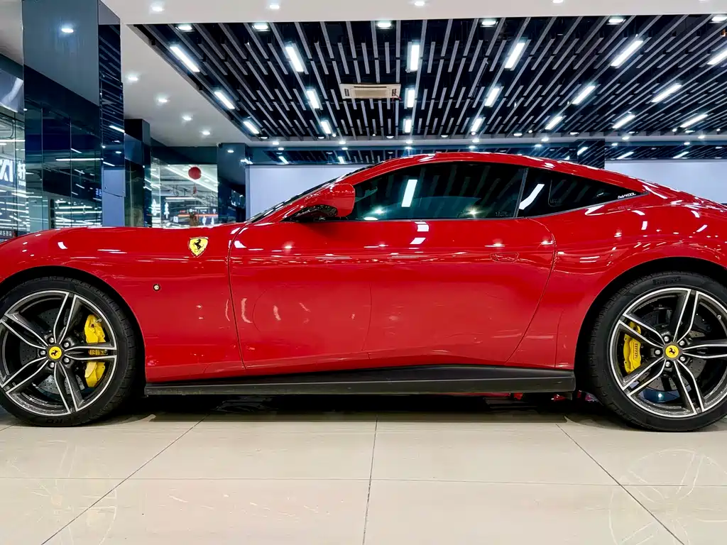 FERRARI ROMA