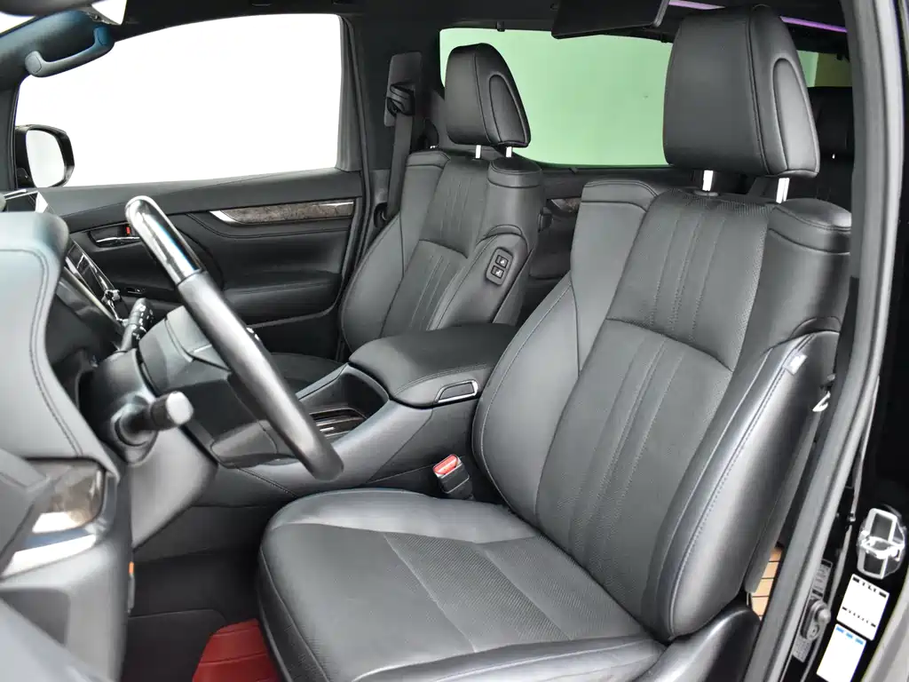 Toyota Vellfire — миниатюра 17
