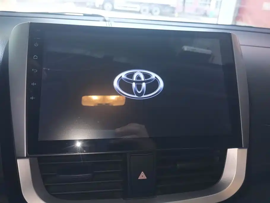 Toyota Yaris L — миниатюра 13