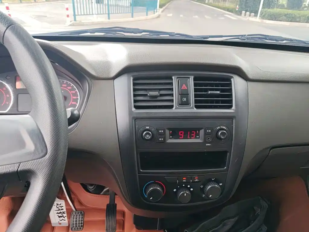 Wuling Rongguang S — миниатюра 13
