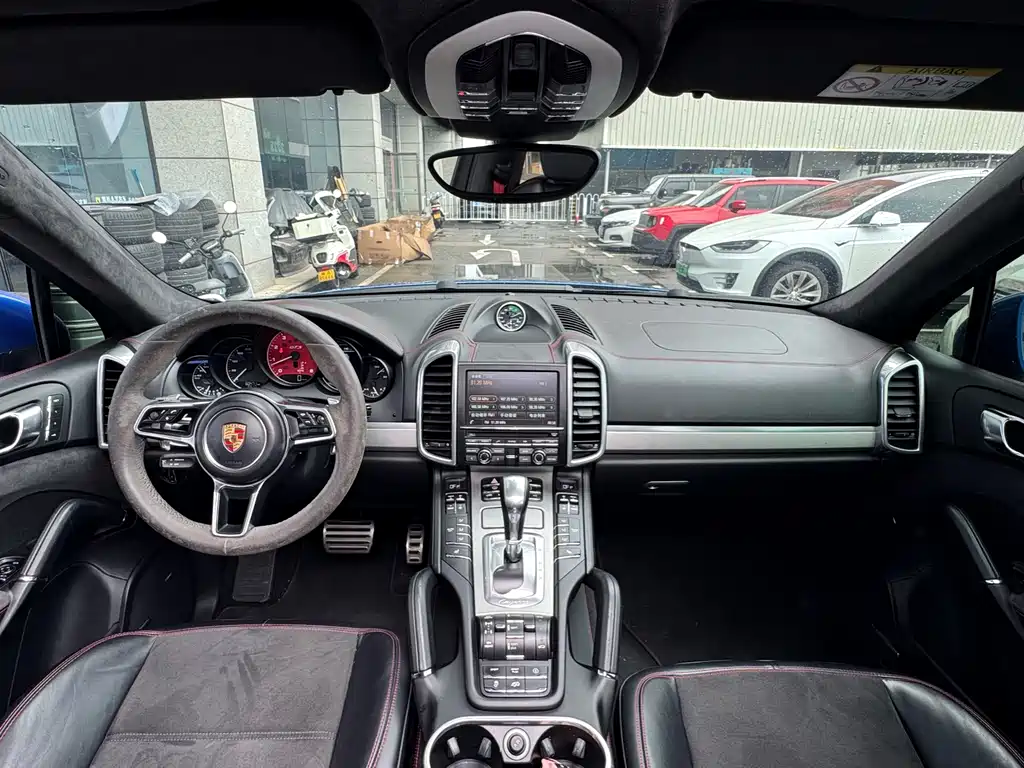Porsche Cayenne — миниатюра 5