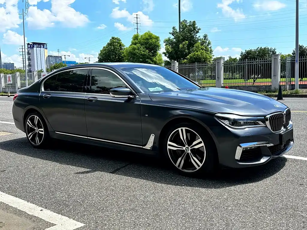 BMW 7 Series — миниатюра 3