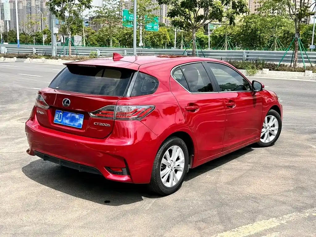Lexus CT — миниатюра 4