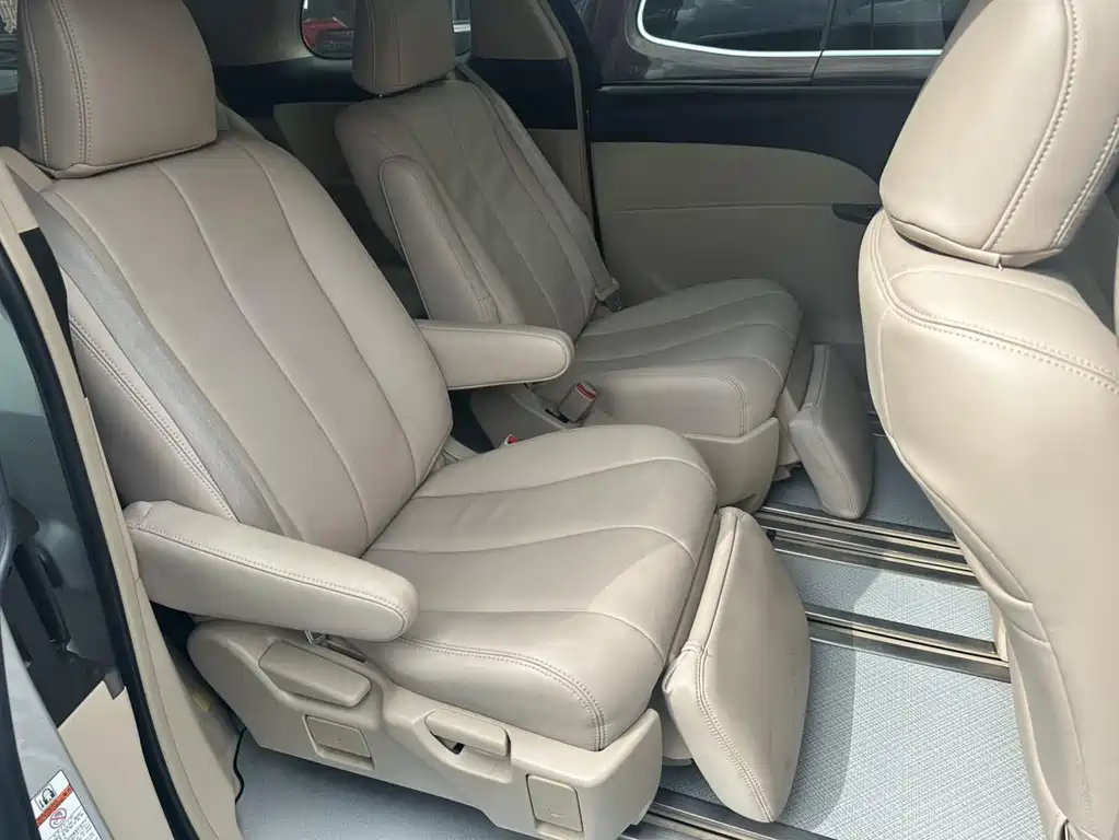 Toyota Previa — миниатюра 6