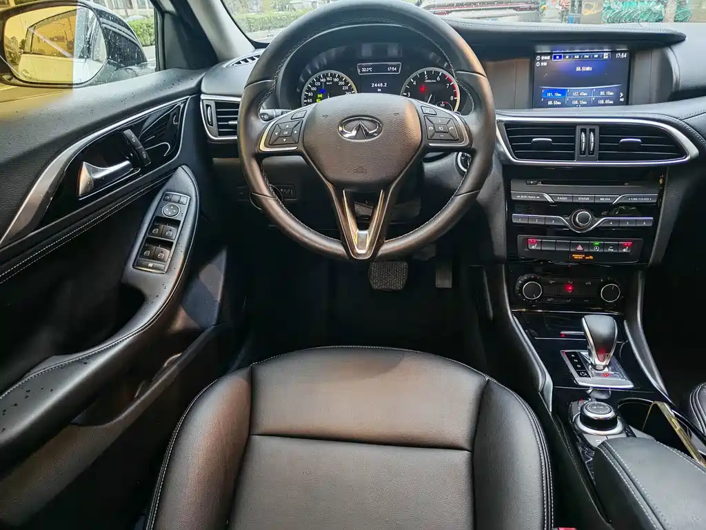Infiniti QX30 — миниатюра 16