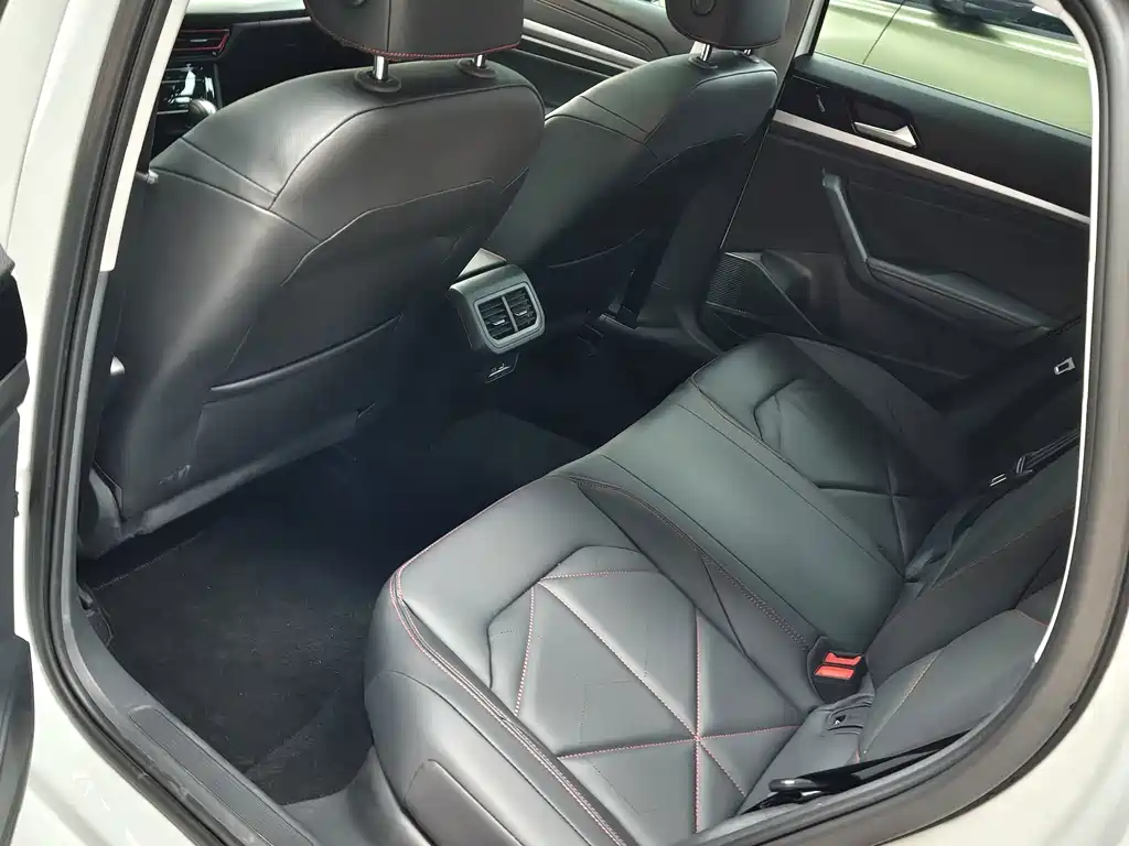 Volkswagen Lavida — миниатюра 8