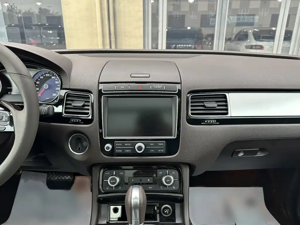 Volkswagen Touareg — миниатюра 13