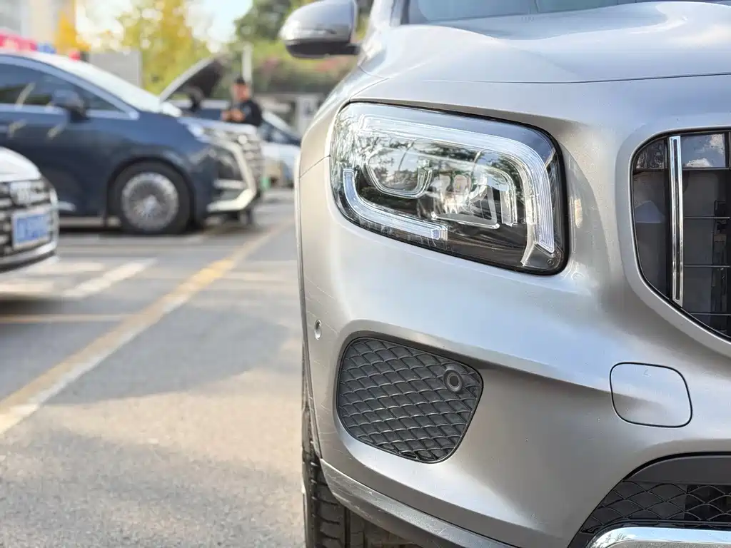 Mercedes-Benz GLB — миниатюра 11