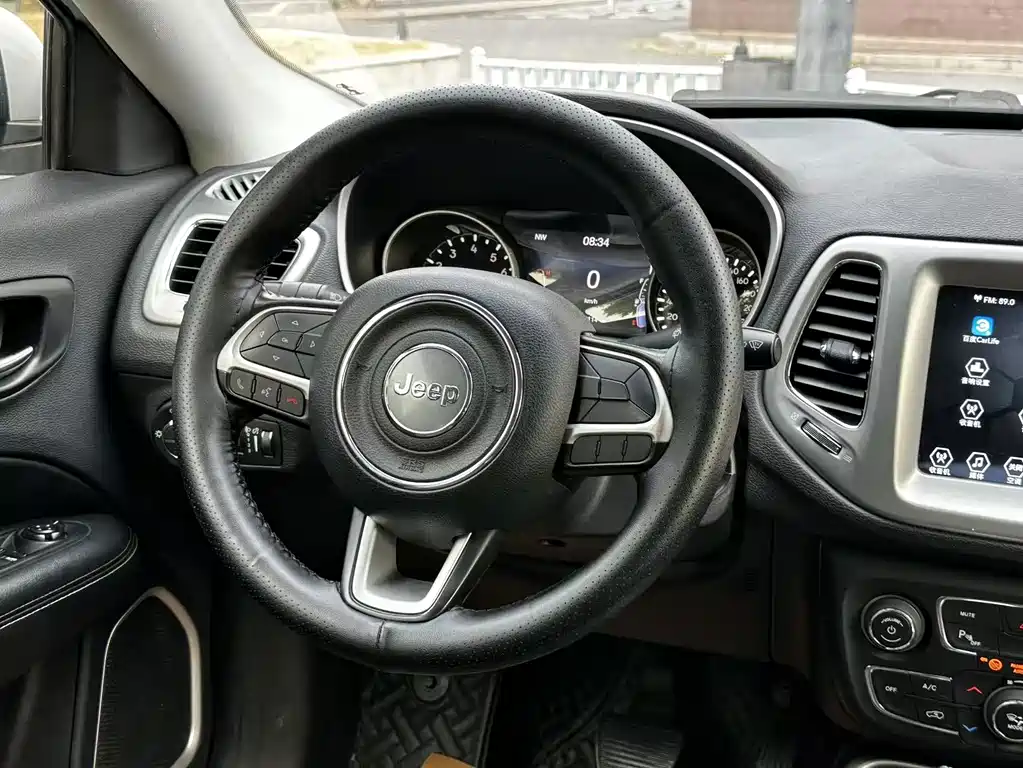 Jeep Compass — миниатюра 7