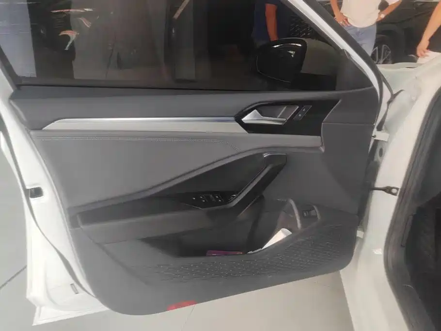 Volkswagen Sagitar — миниатюра 7