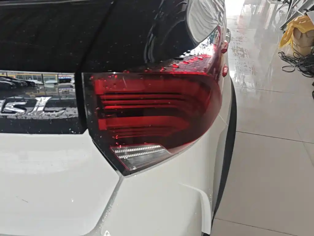Toyota Yaris L — миниатюра 8