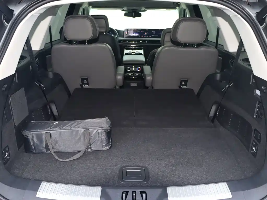 Lincoln Aviator — миниатюра 20