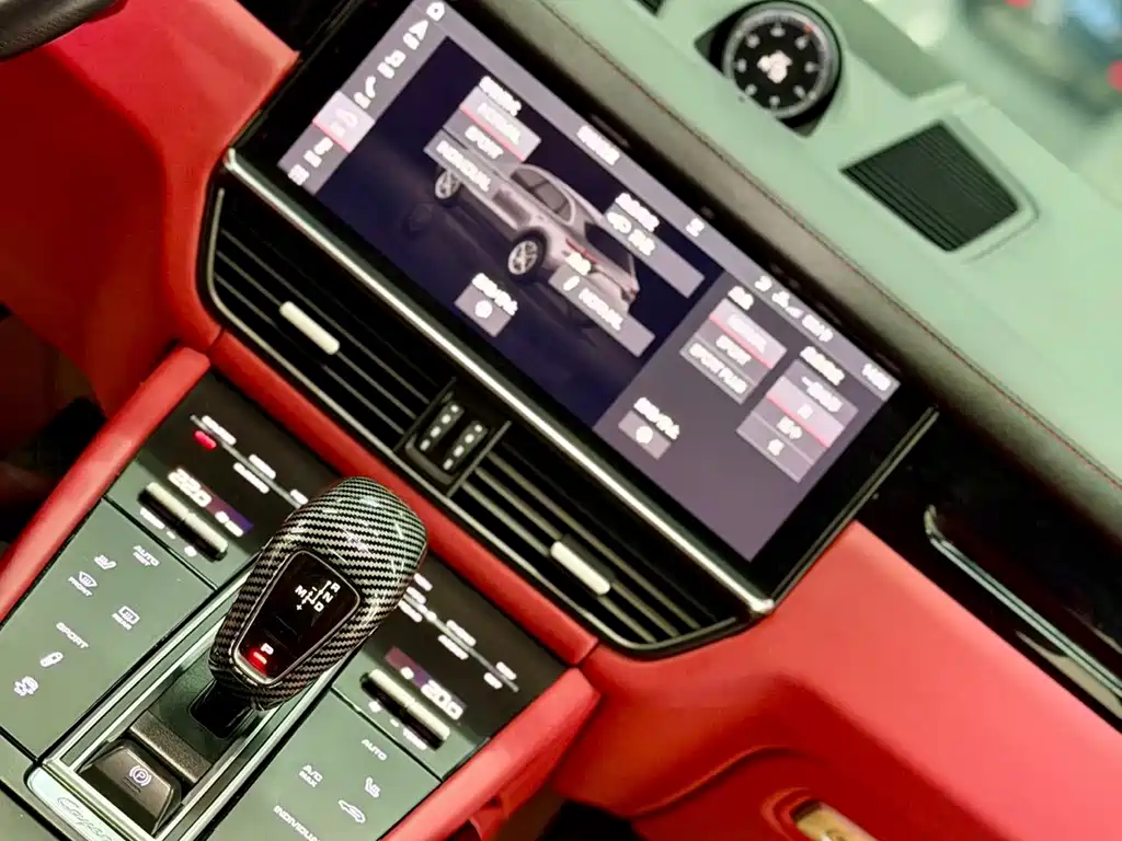 Porsche Cayenne — миниатюра 7