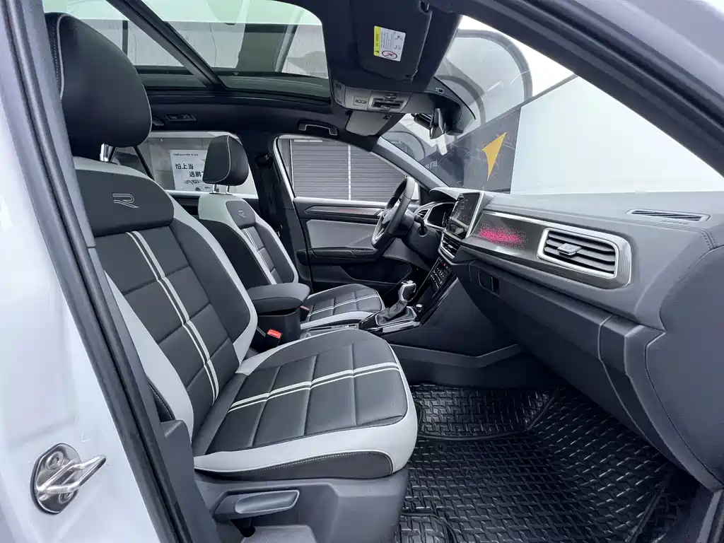 Volkswagen T-Roc — миниатюра 12