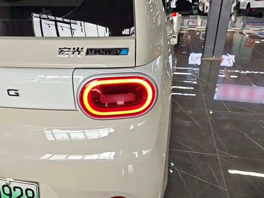 Wuling MINIEV — миниатюра 8