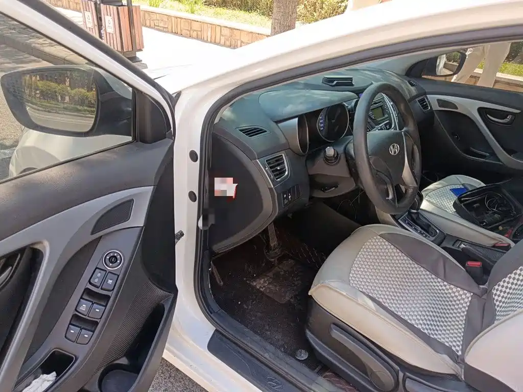 Hyundai Elantra Langdong — миниатюра 12