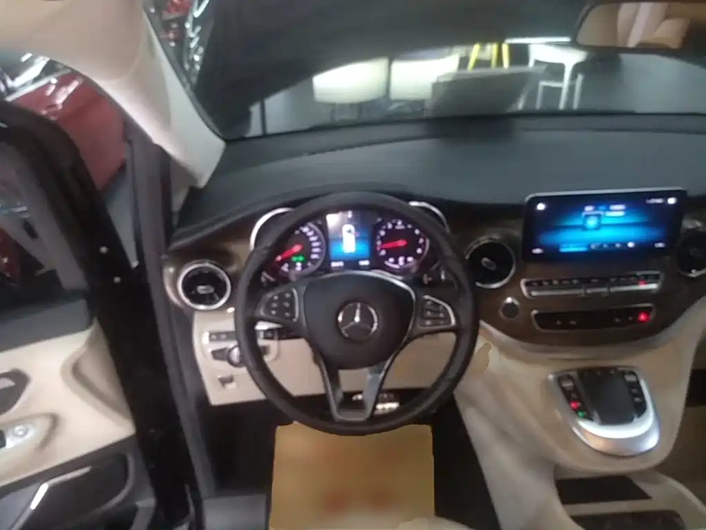 Mercedes-Benz V-Class — миниатюра 11