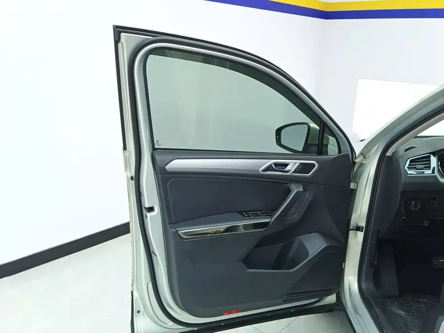 Volkswagen Tiguan L — миниатюра 7