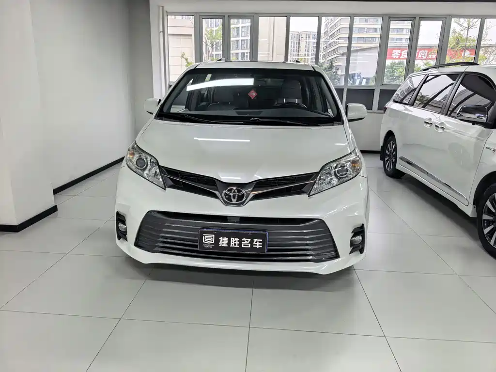 Toyota Sienna — миниатюра 2