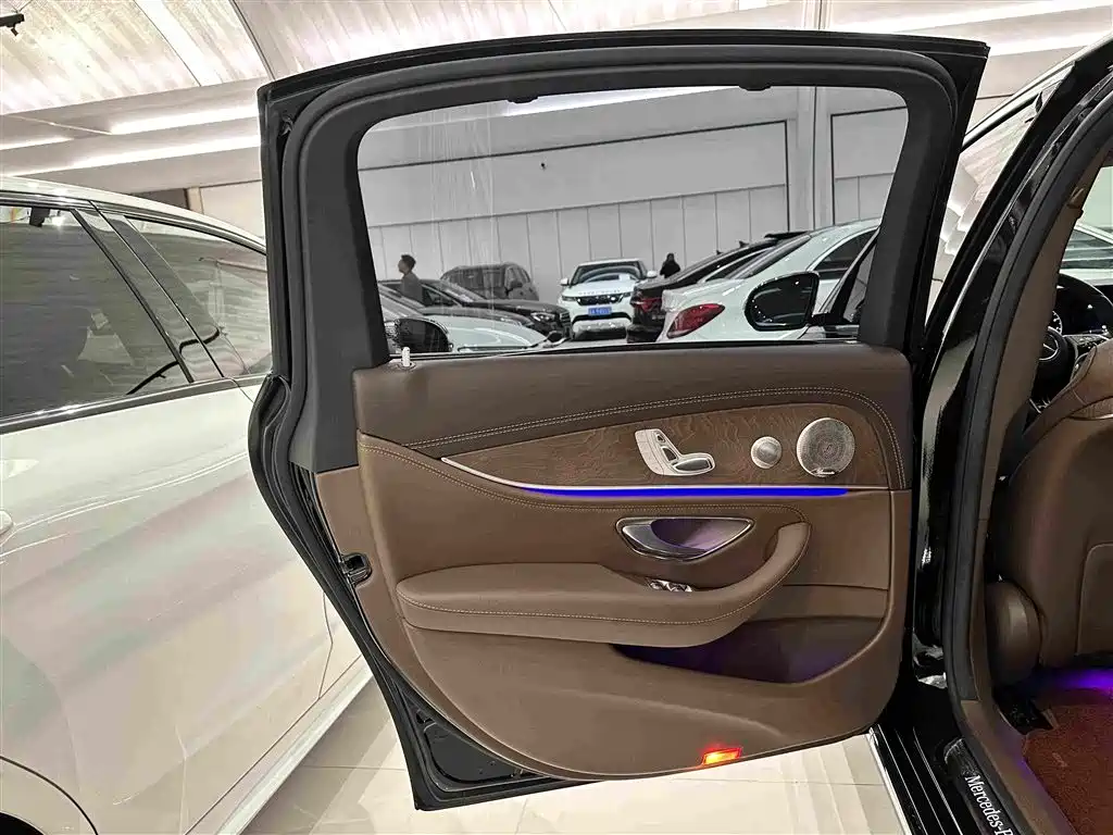 Mercedes-Benz E-Class 2022 — фото 21