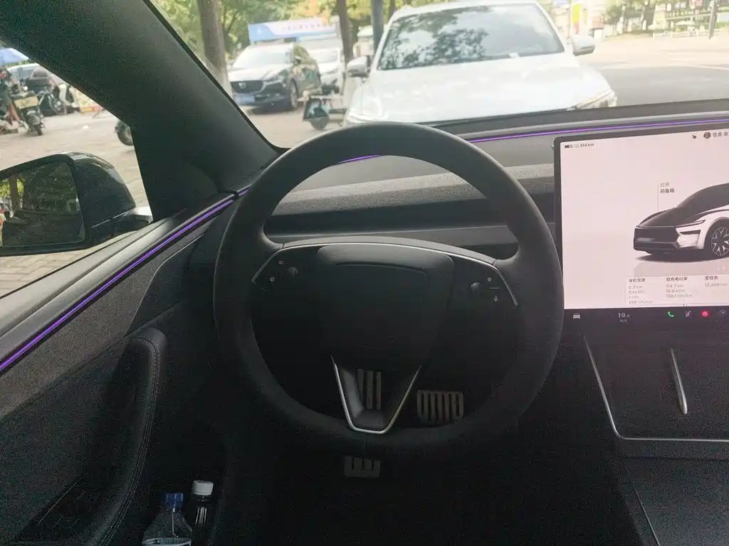 Tesla Model Y L — миниатюра 6