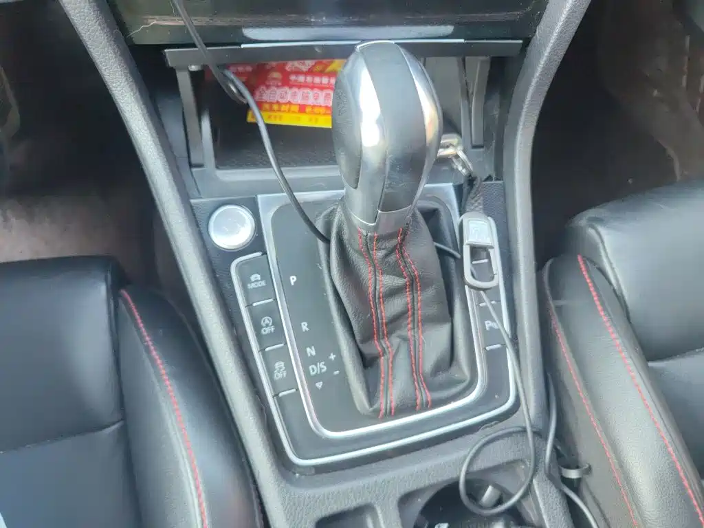 Volkswagen Golf GTI — миниатюра 10