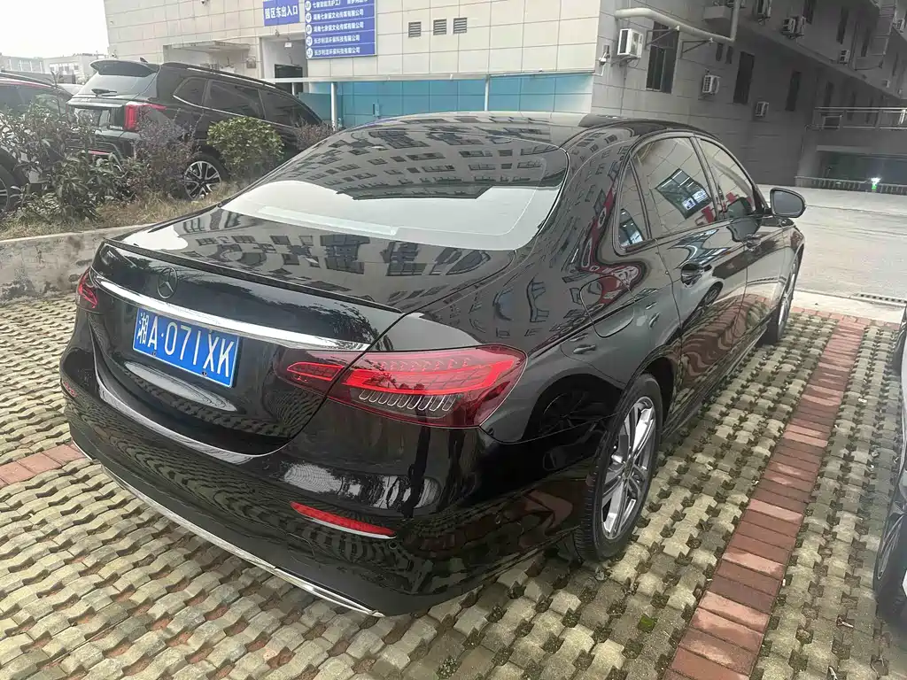 MERCEDES-BENZ E CLASS