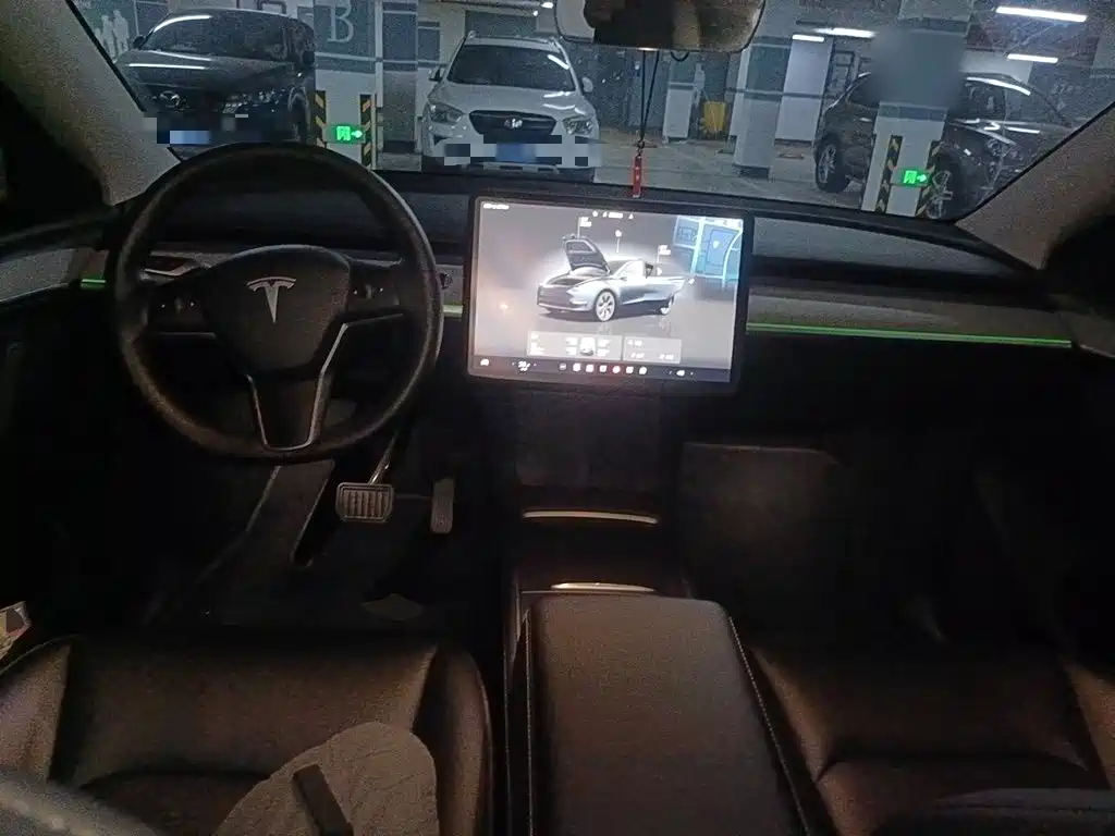 Tesla Model Y — миниатюра 5