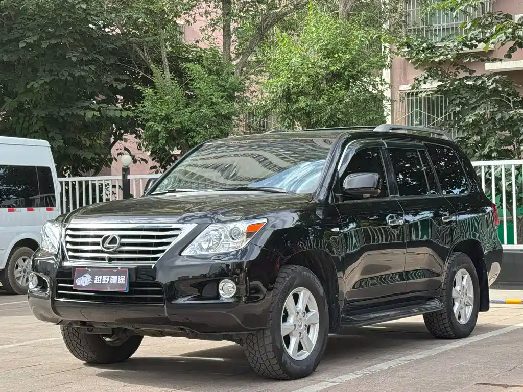 Lexus LX 2011