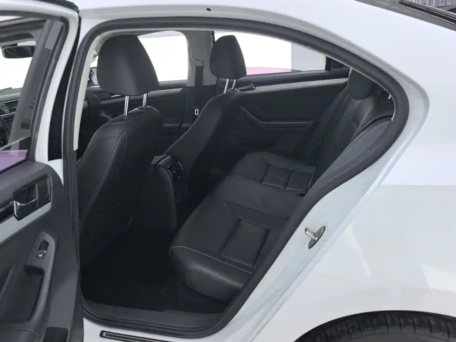 Volkswagen Sagitar — миниатюра 11