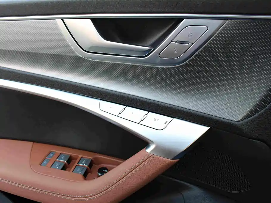 Audi A7L — миниатюра 12