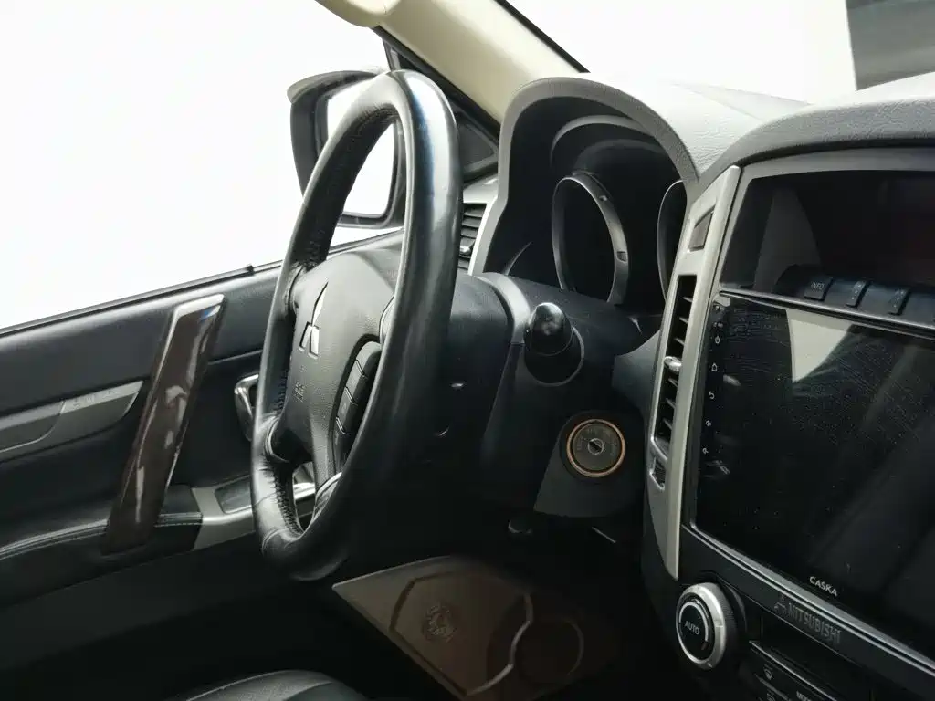Mitsubishi Pajero (Import) — миниатюра 22