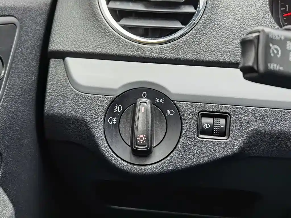 Volkswagen Jetta — миниатюра 21