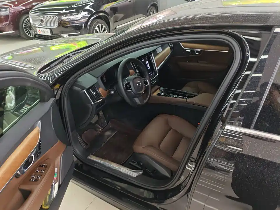 Volvo S90 2024 B5 Luxury