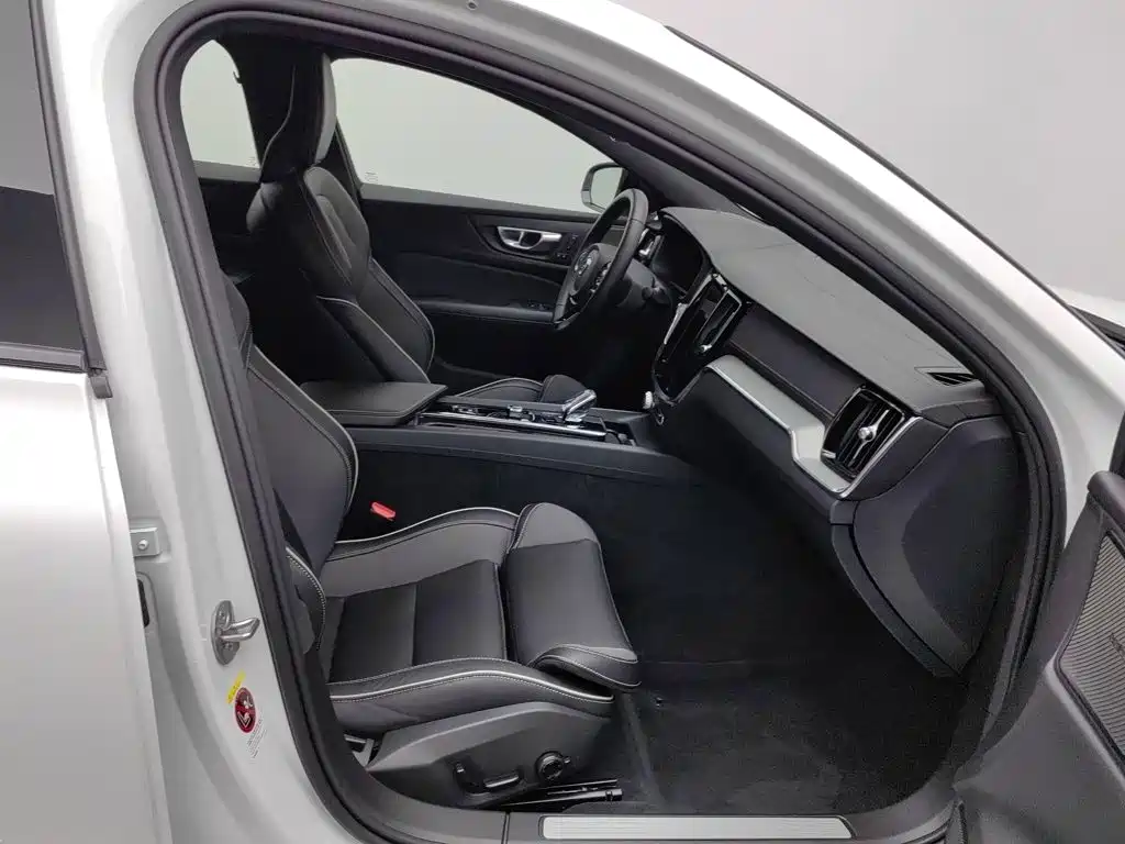 Volvo S60 — миниатюра 23