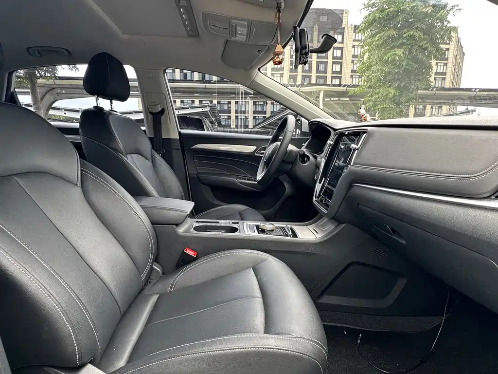 Roewe i6 New Energy — миниатюра 13