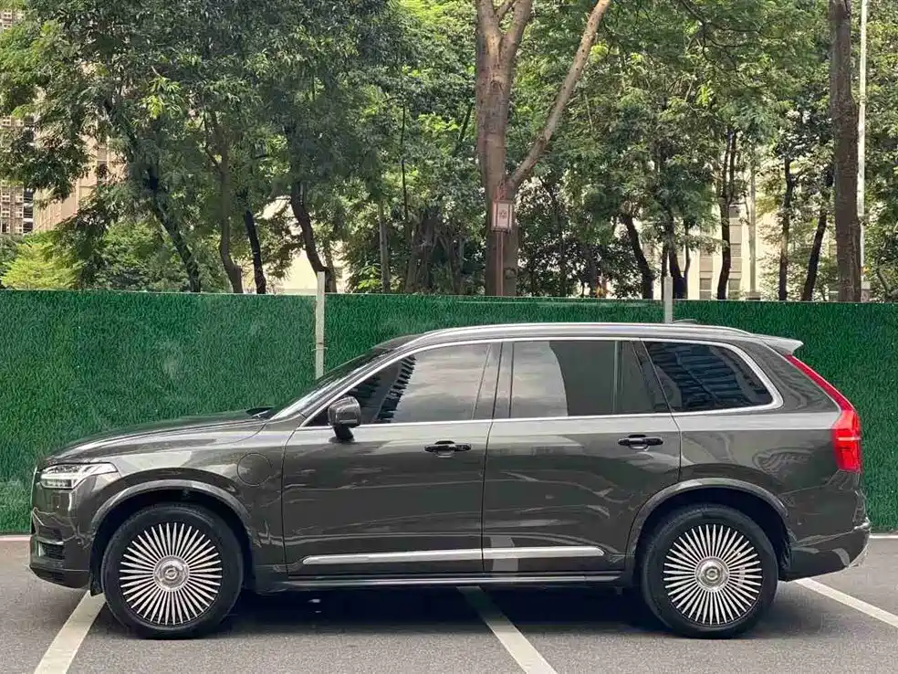 VOLVO XC90 PLUG IN HYBRID