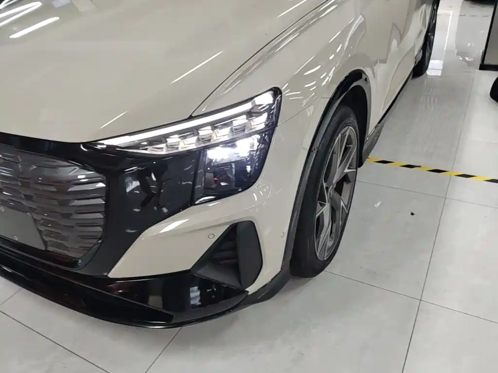 Audi Q5 e-tron — миниатюра 24