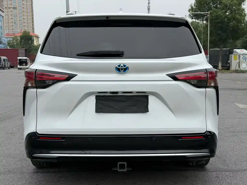 Toyota Sienna — миниатюра 8