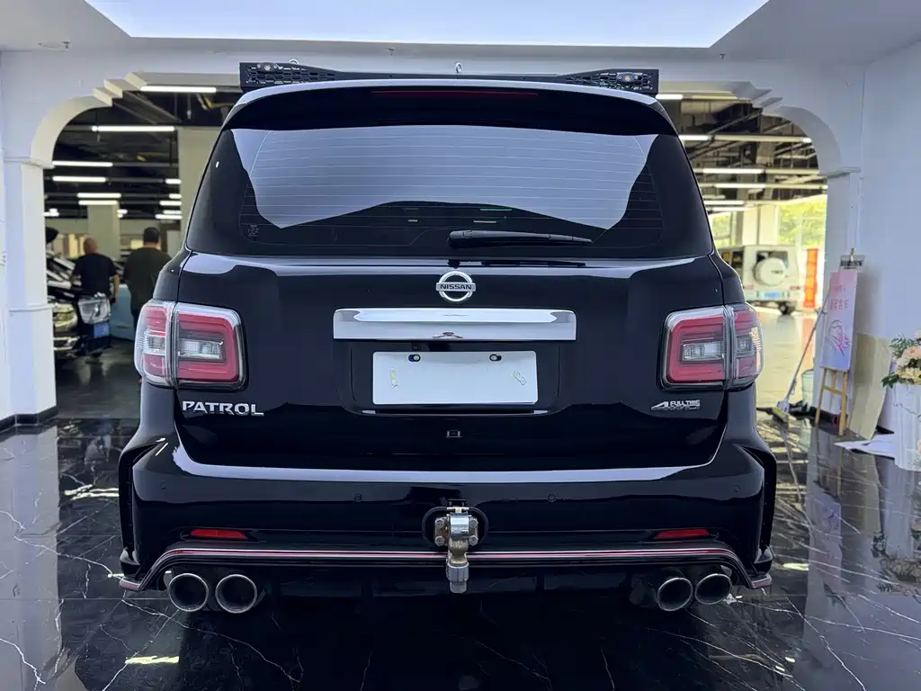Nissan Patrol — миниатюра 13