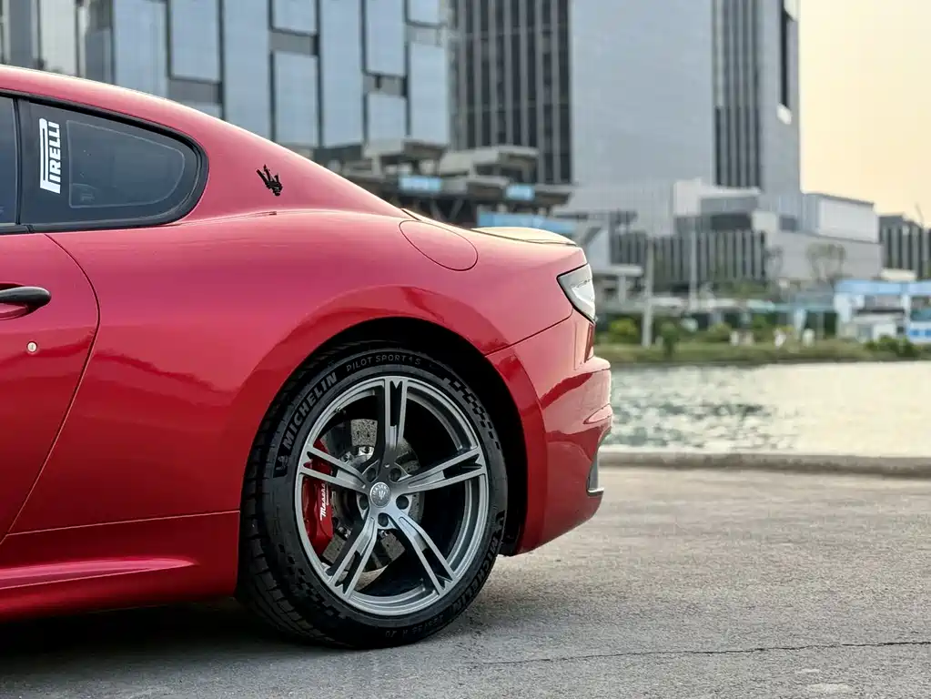 Maserati GranTurismo 2015 4.7L MC