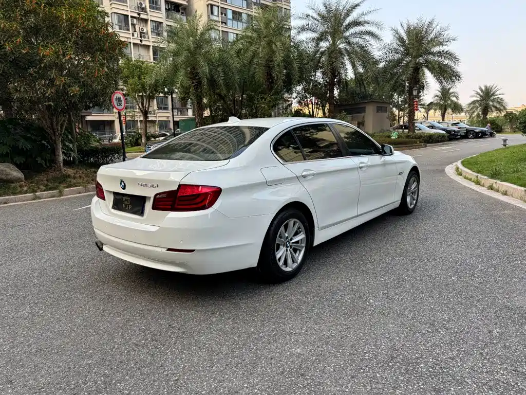 BMW 5 Series — миниатюра 6